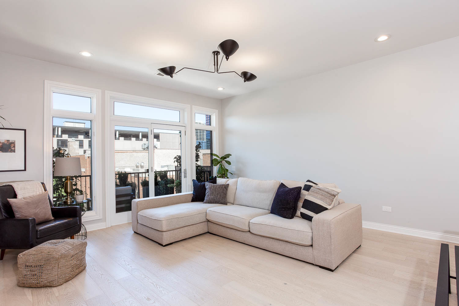 1355 W Washington Boulevard Unit: 4C