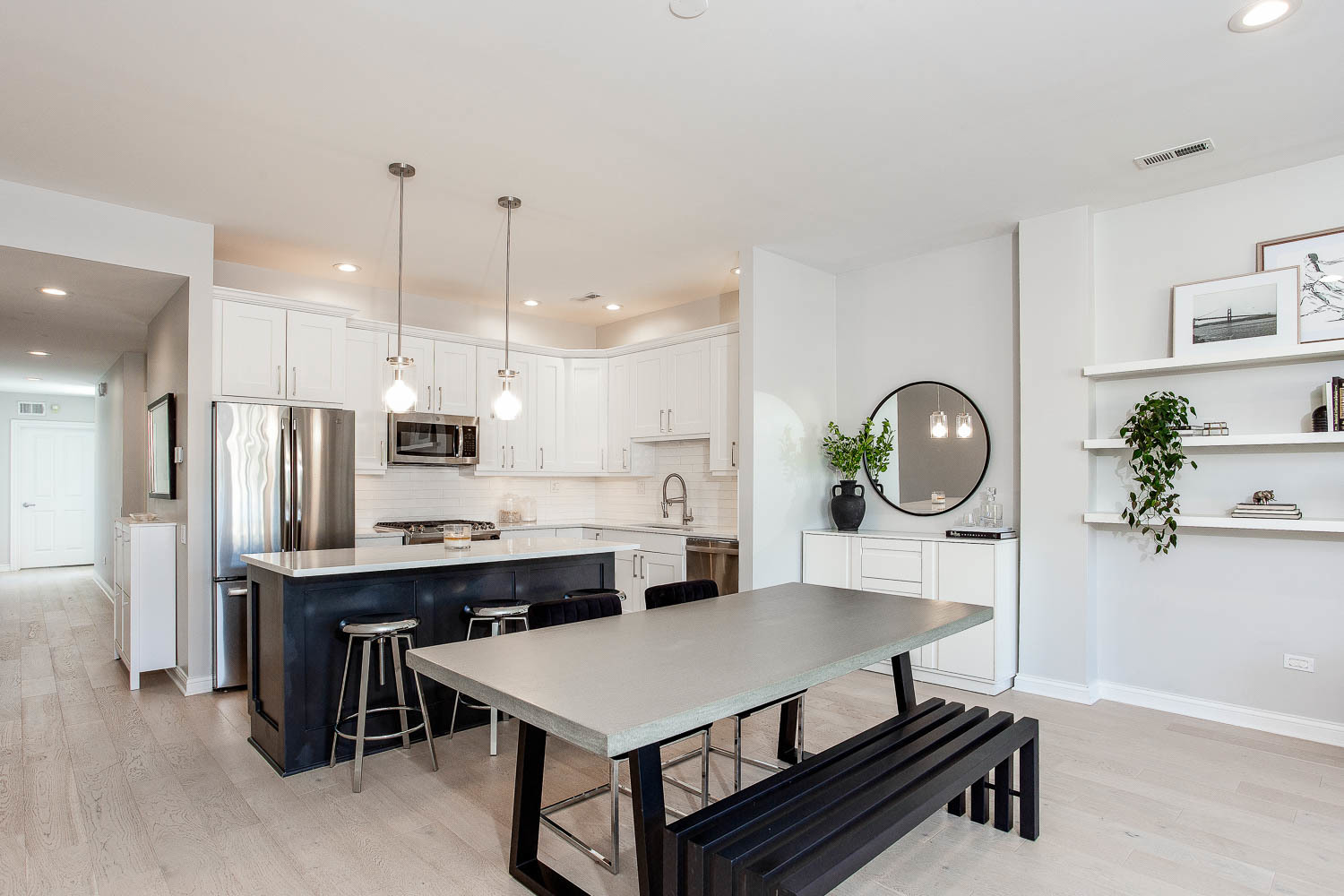 1355 W Washington Boulevard Unit: 4C