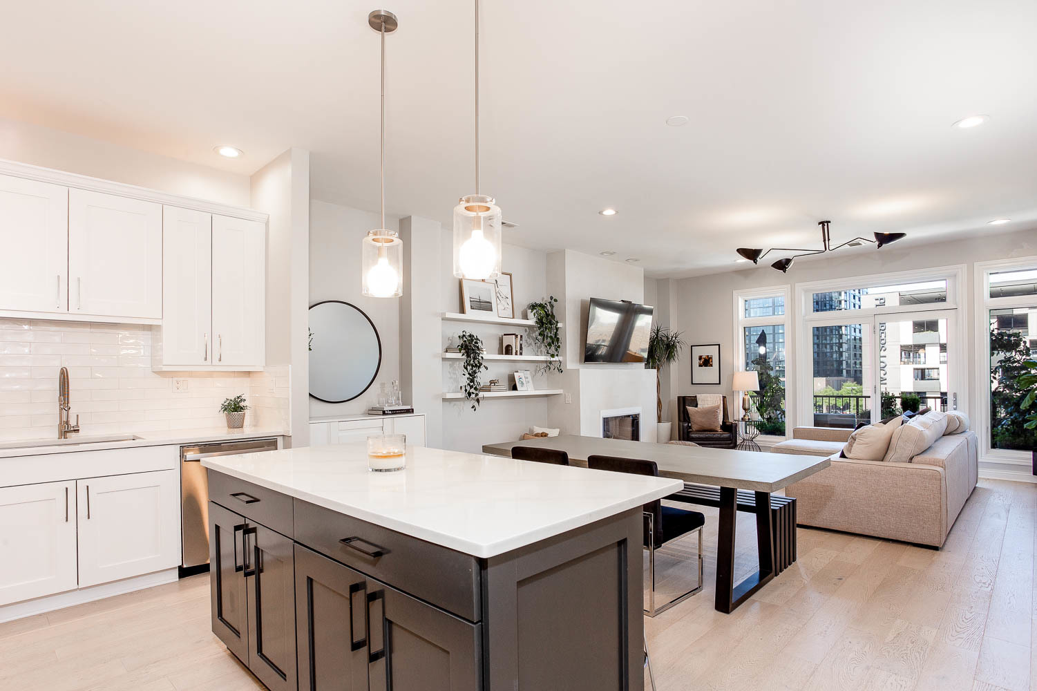 1355 W Washington Boulevard Unit: 4C