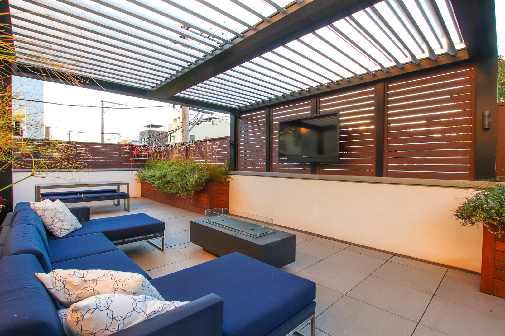 1108 N ASHLAND Avenue Unit: 3