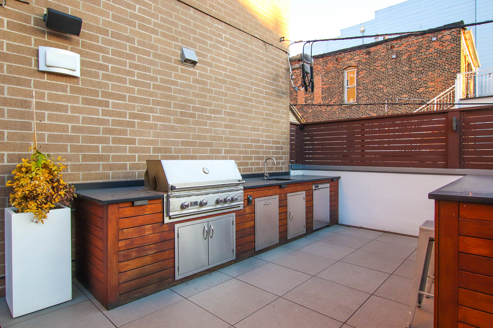 1108 N ASHLAND Avenue Unit: 3