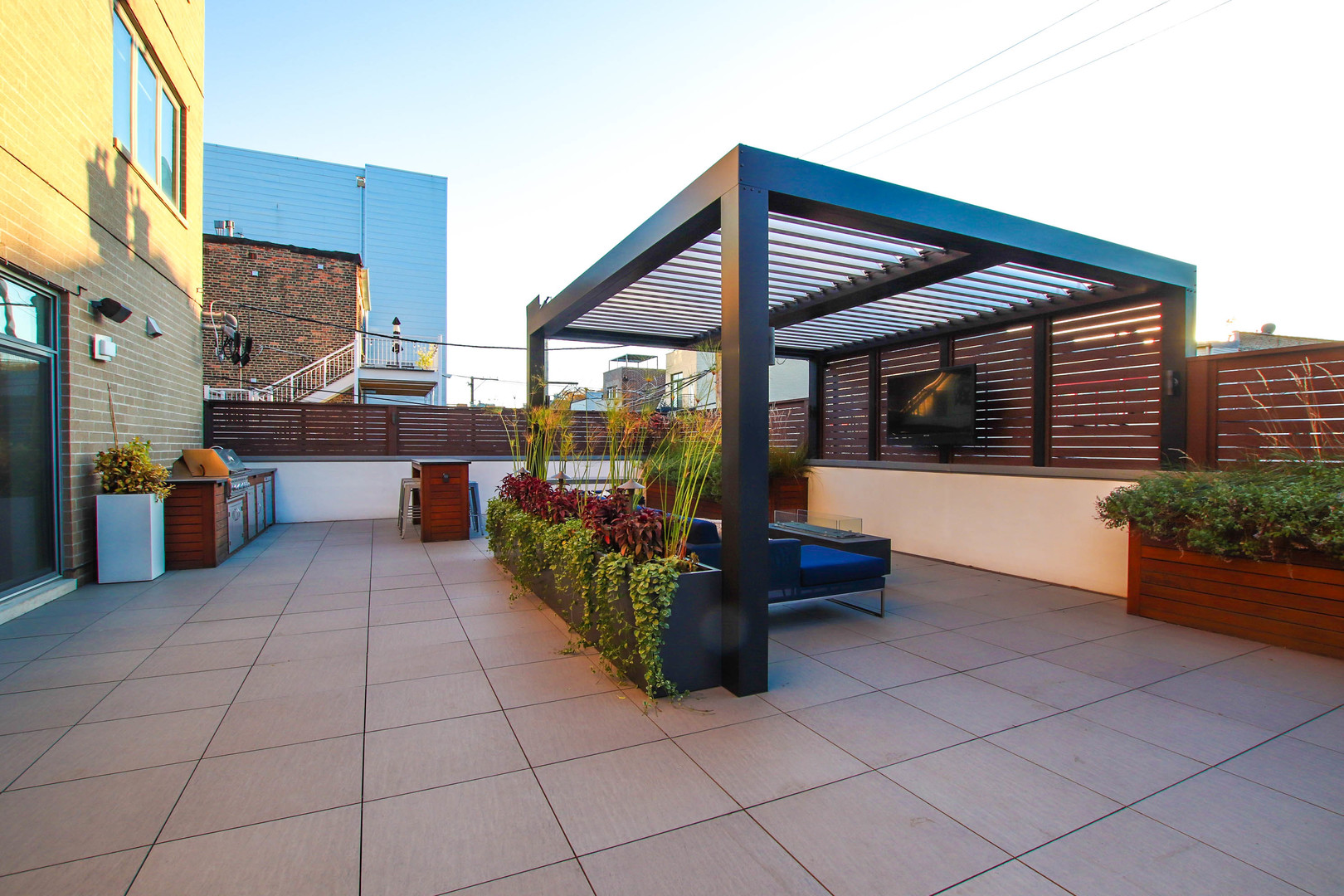 1108 N ASHLAND Avenue Unit: 3