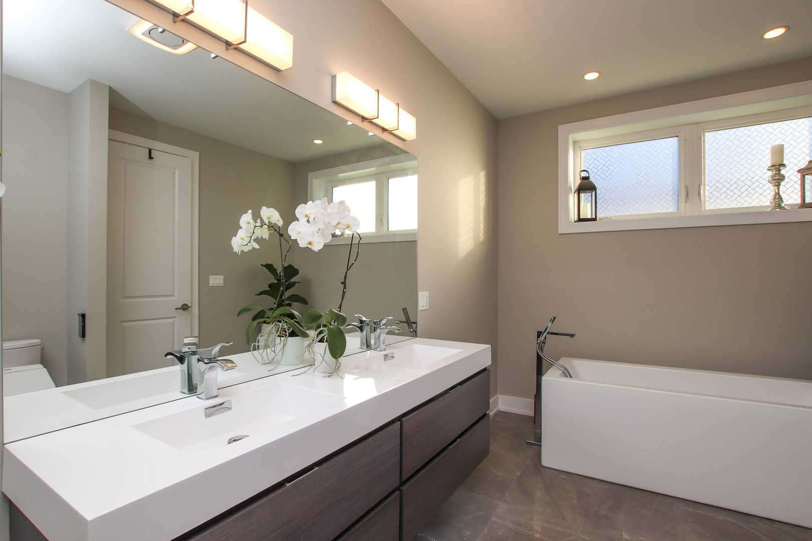 1108 N ASHLAND Avenue Unit: 3