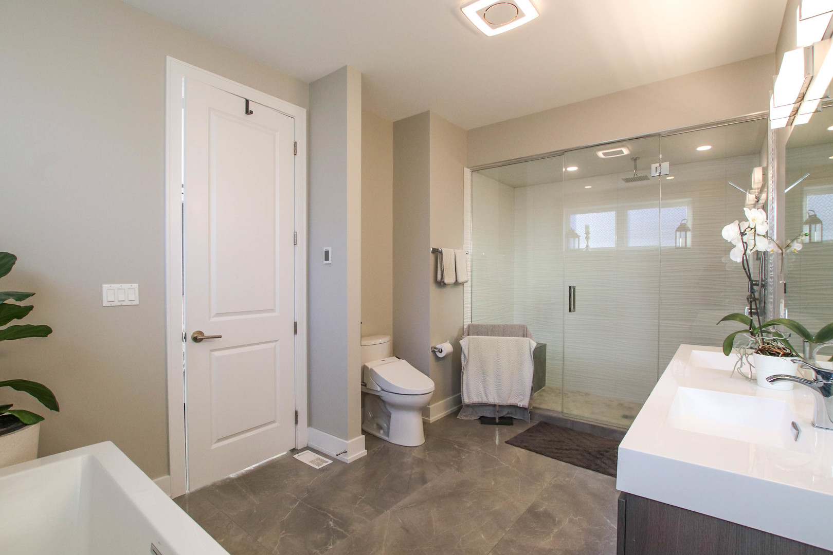 1108 N ASHLAND Avenue Unit: 3