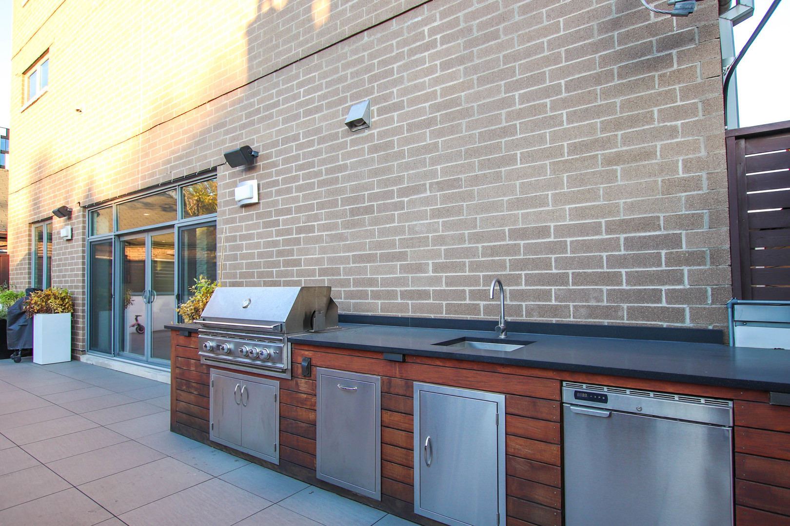 1108 N ASHLAND Avenue Unit: 3