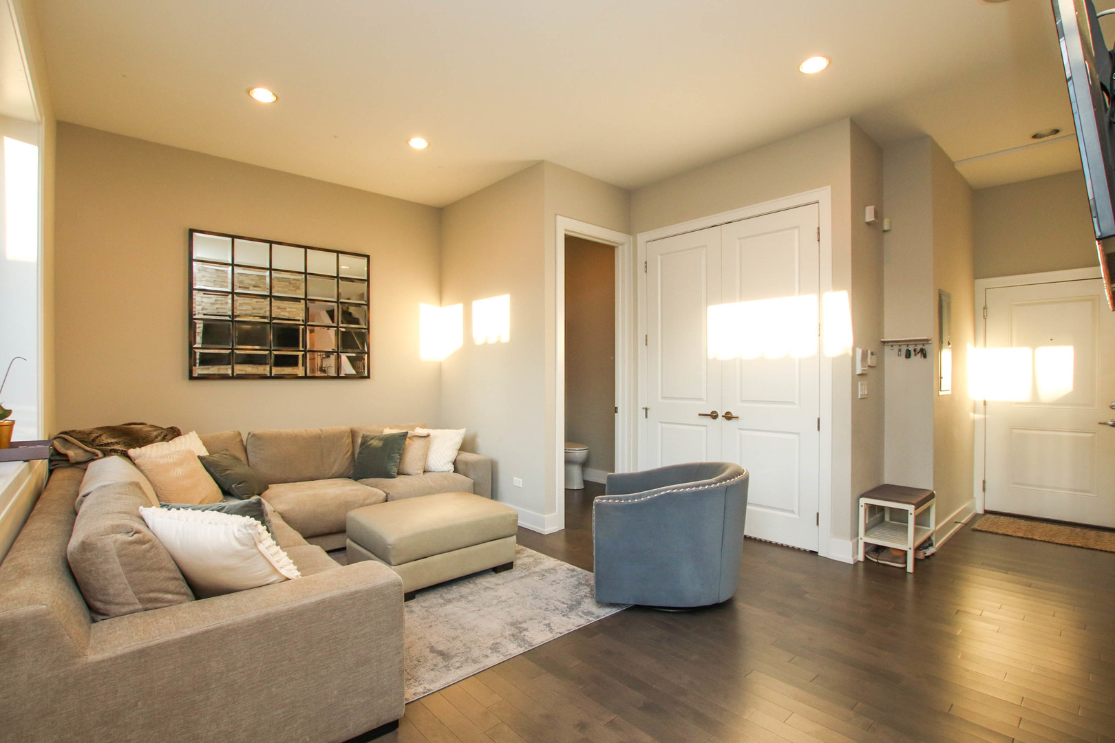 1108 N ASHLAND Avenue Unit: 3