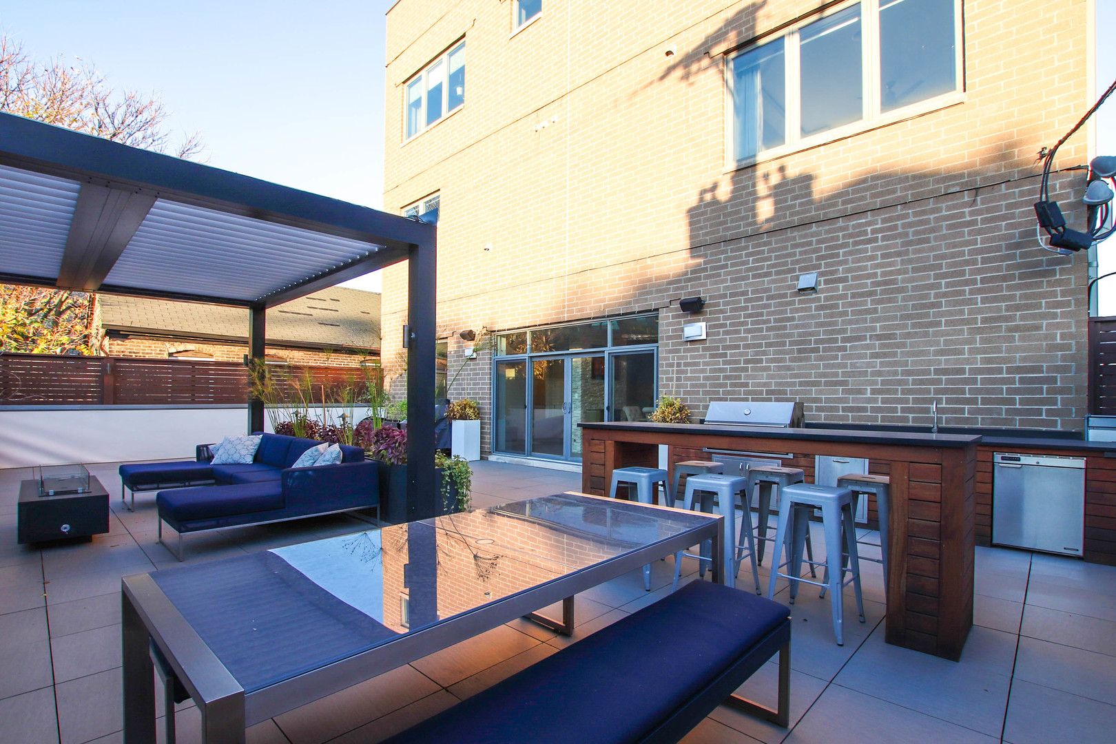 1108 N ASHLAND Avenue Unit: 3