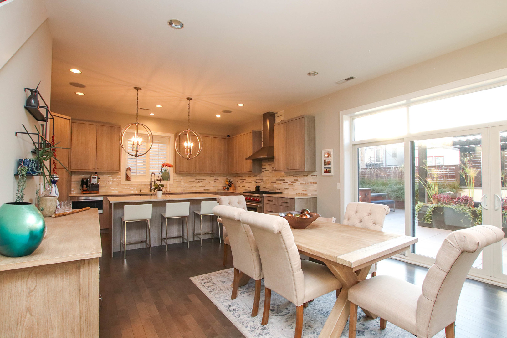 1108 N ASHLAND Avenue Unit: 3