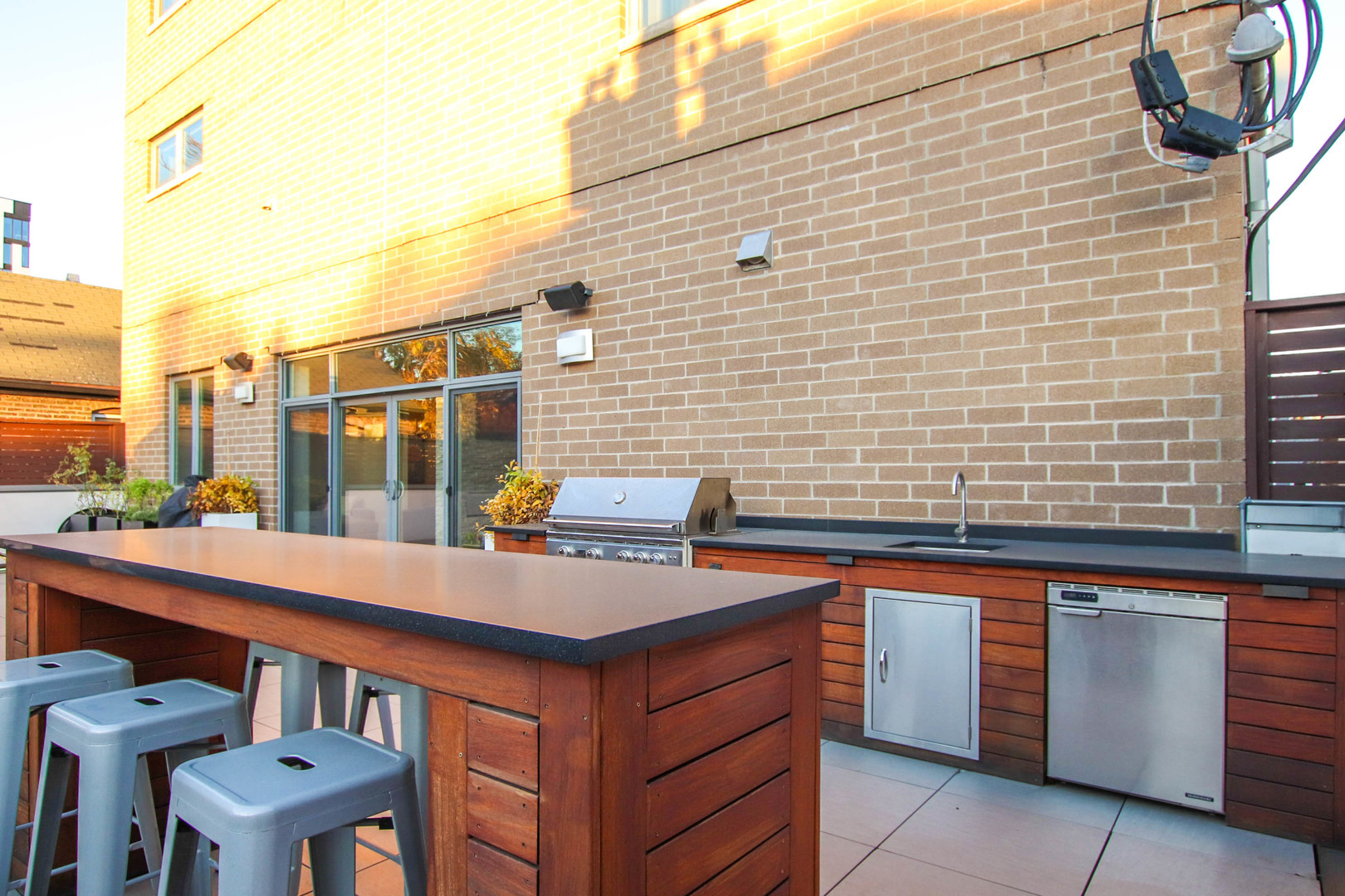 1108 N ASHLAND Avenue Unit: 3