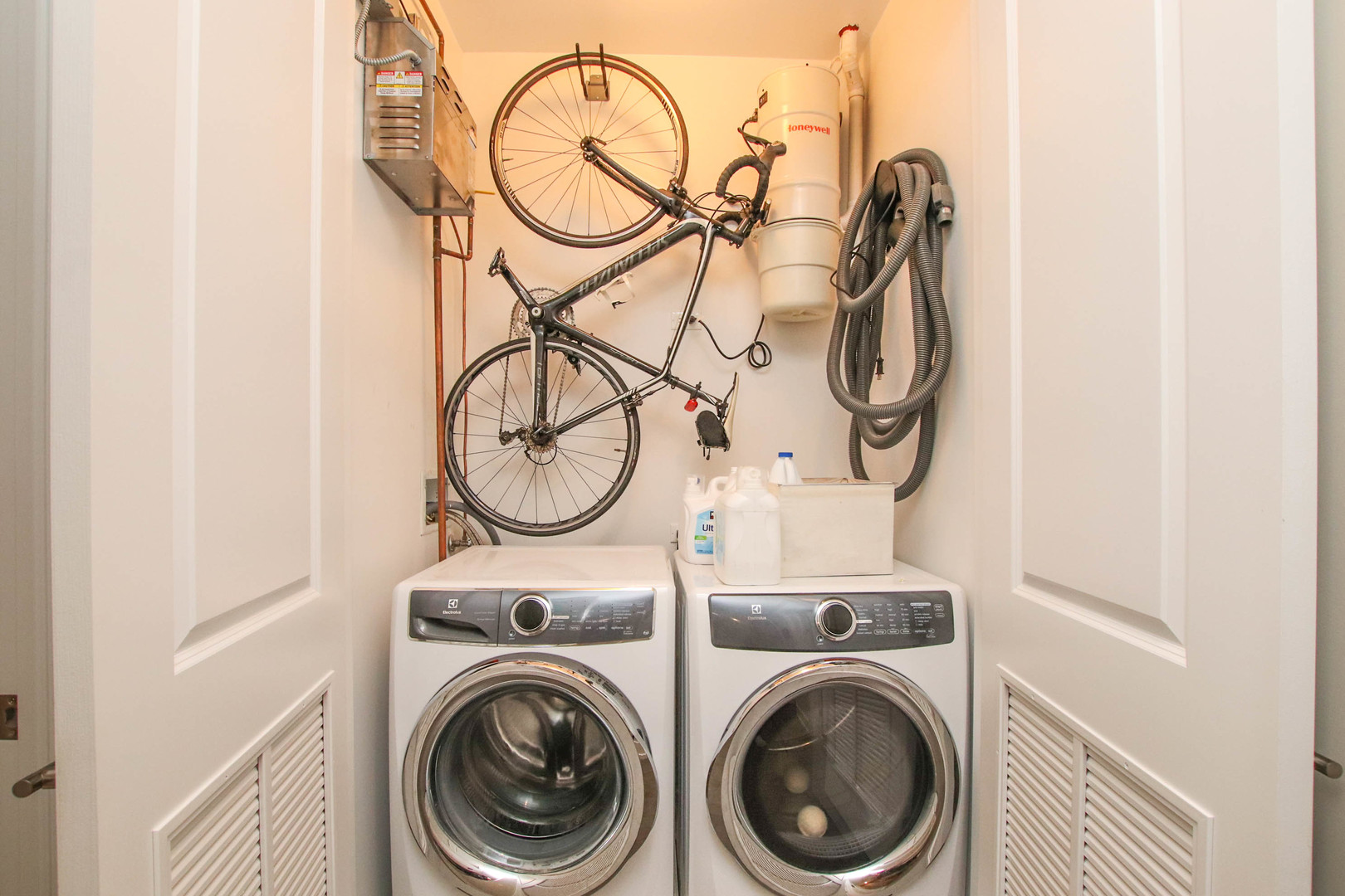 1108 N ASHLAND Avenue Unit: 3