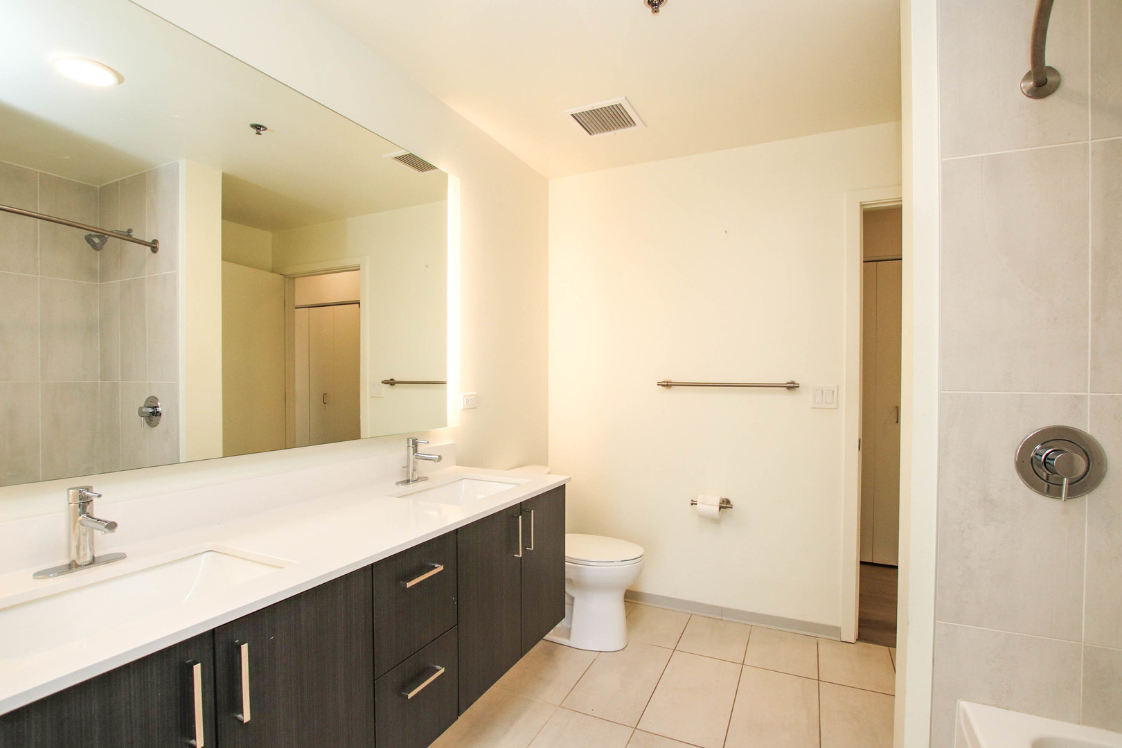 343 W Schiller Street Unit: 701