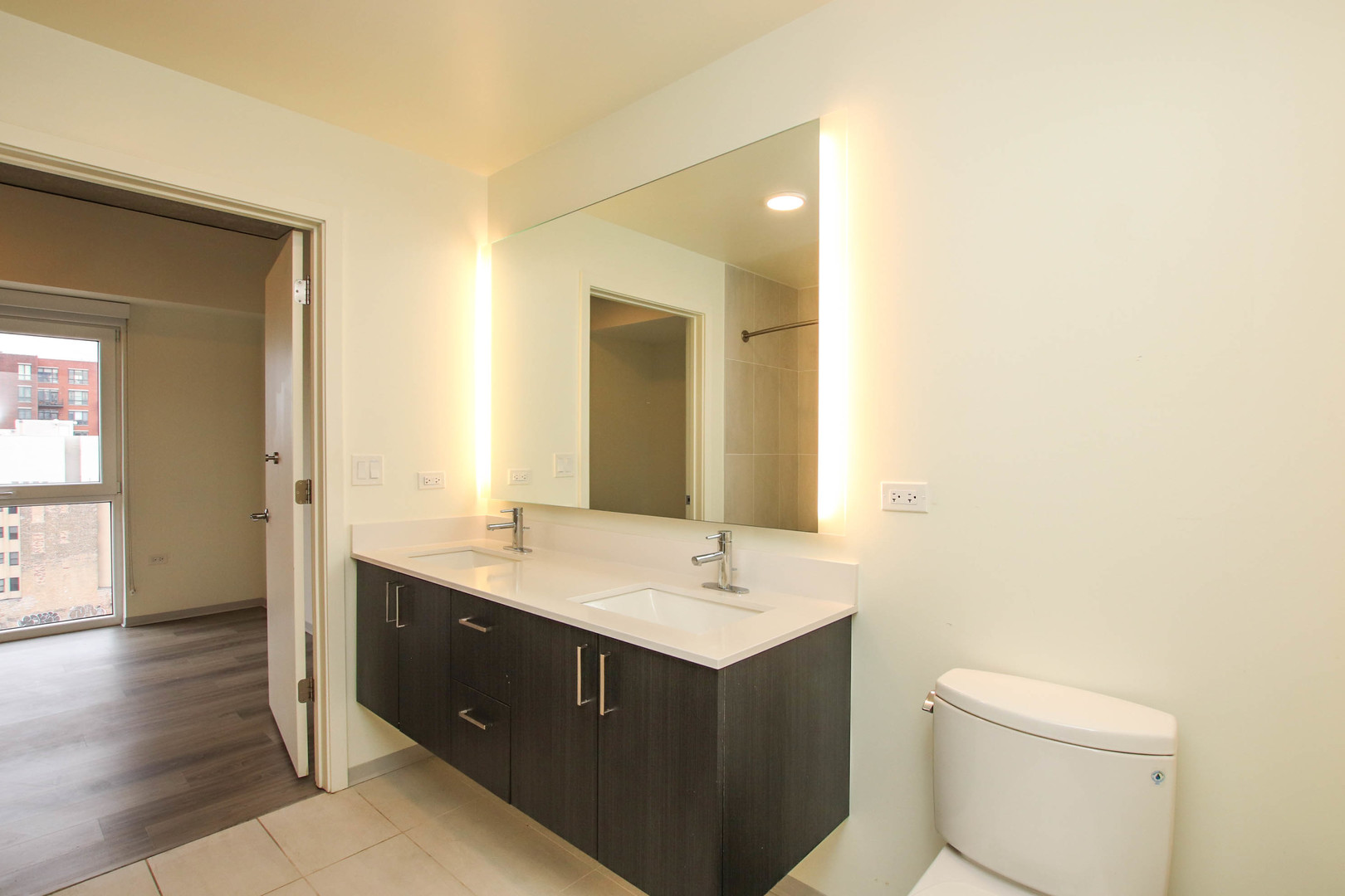 343 W Schiller Street Unit: 701