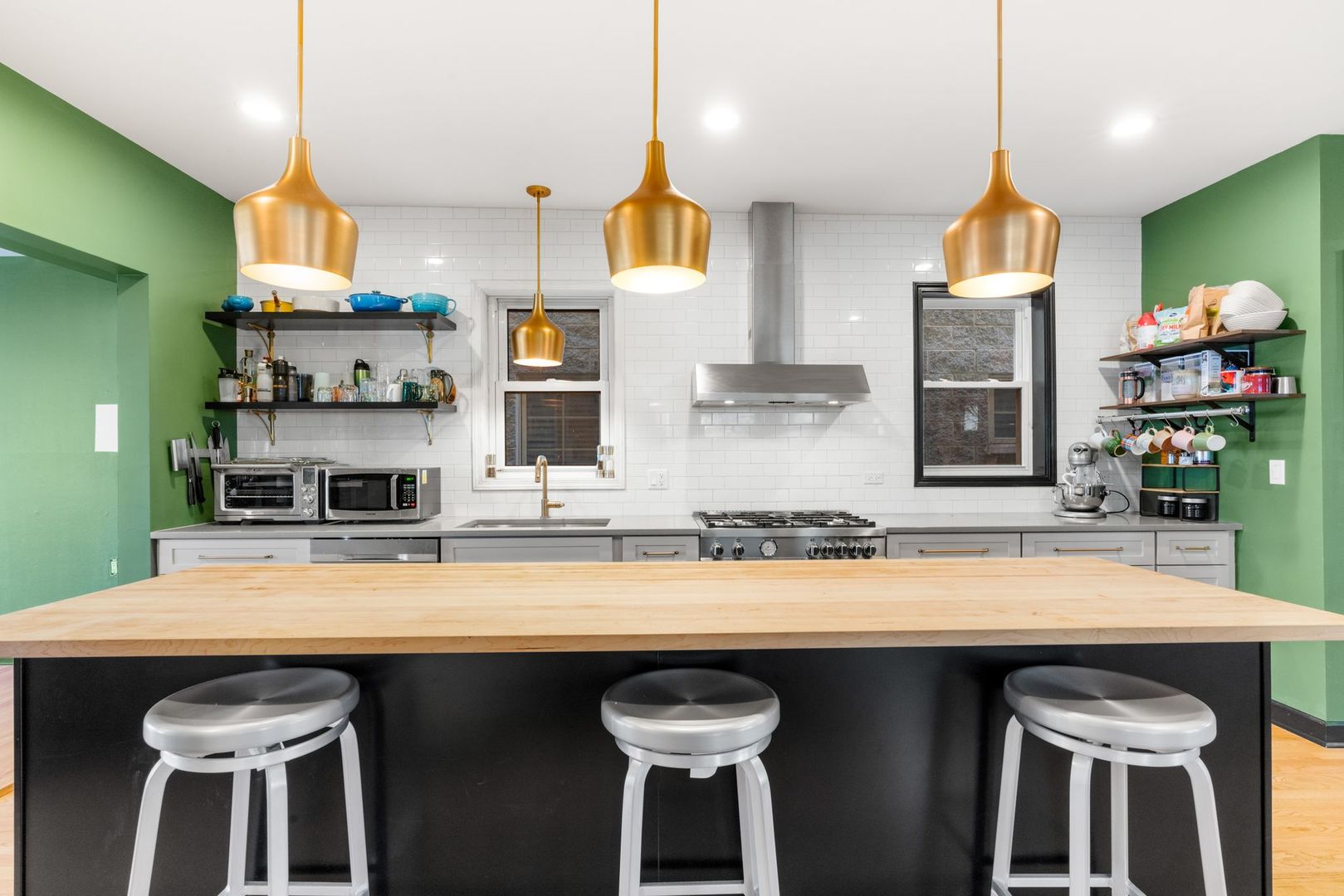 3738 N Monticello Avenue