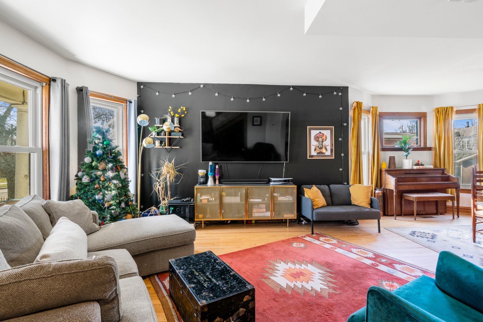 3738 N Monticello Avenue