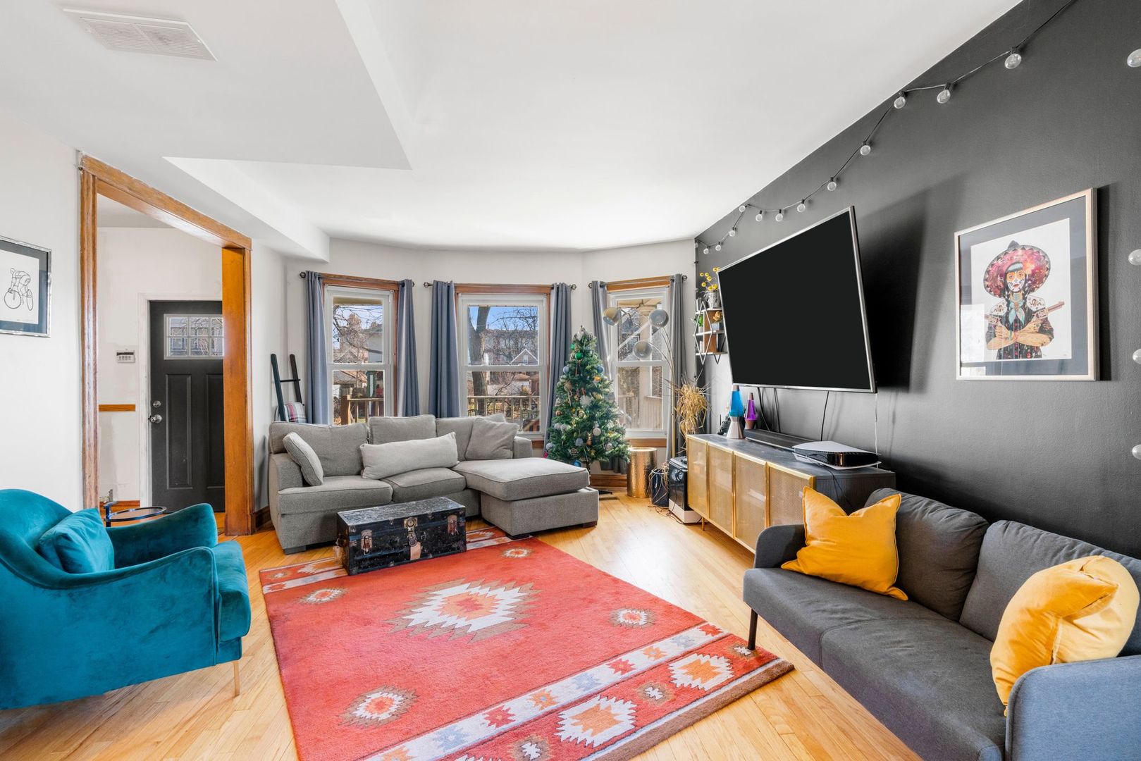 3738 N Monticello Avenue