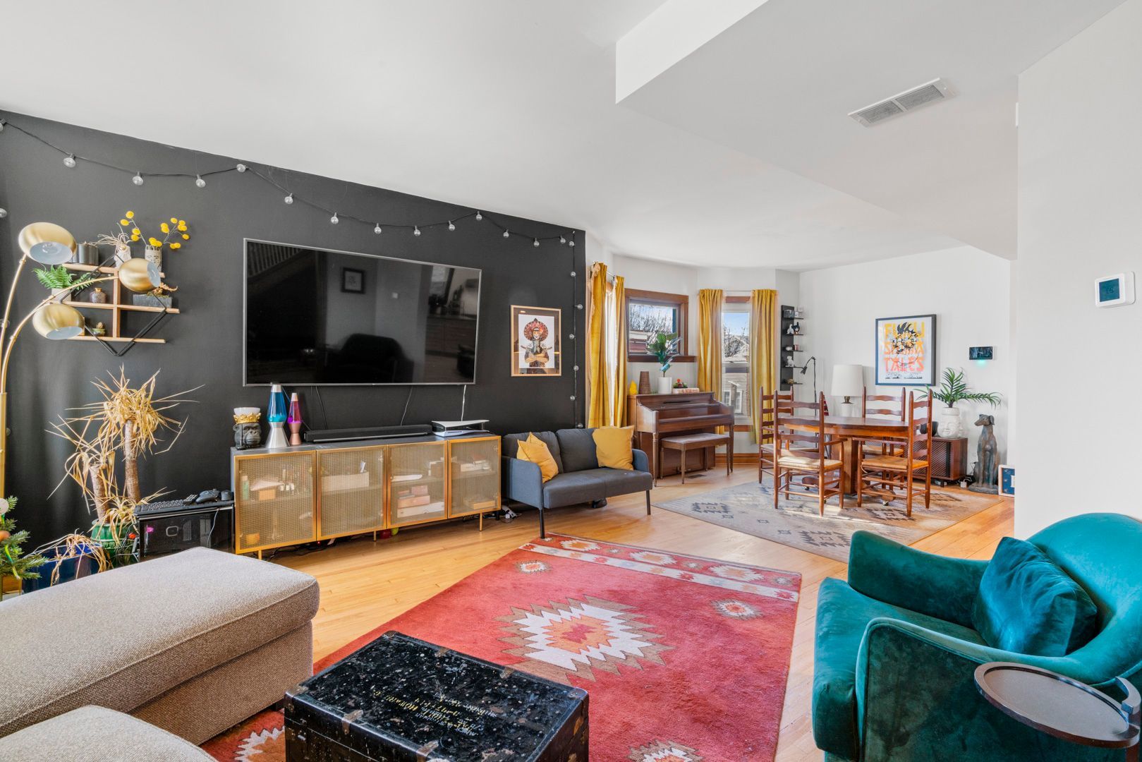 3738 N Monticello Avenue