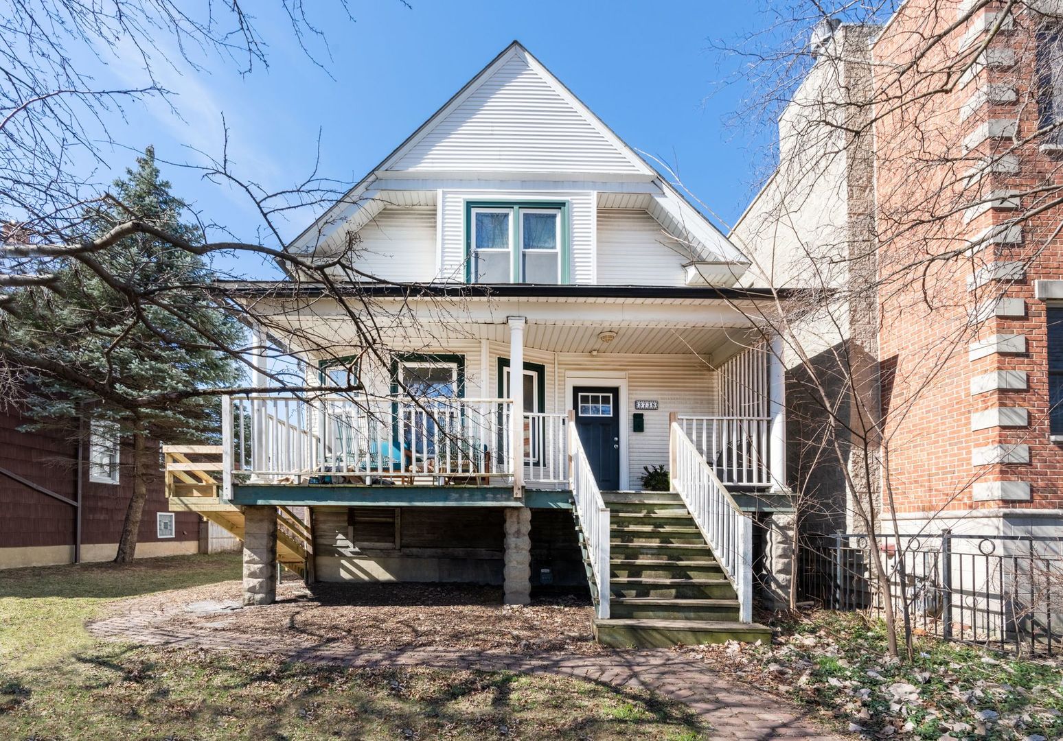 3738 N Monticello Avenue