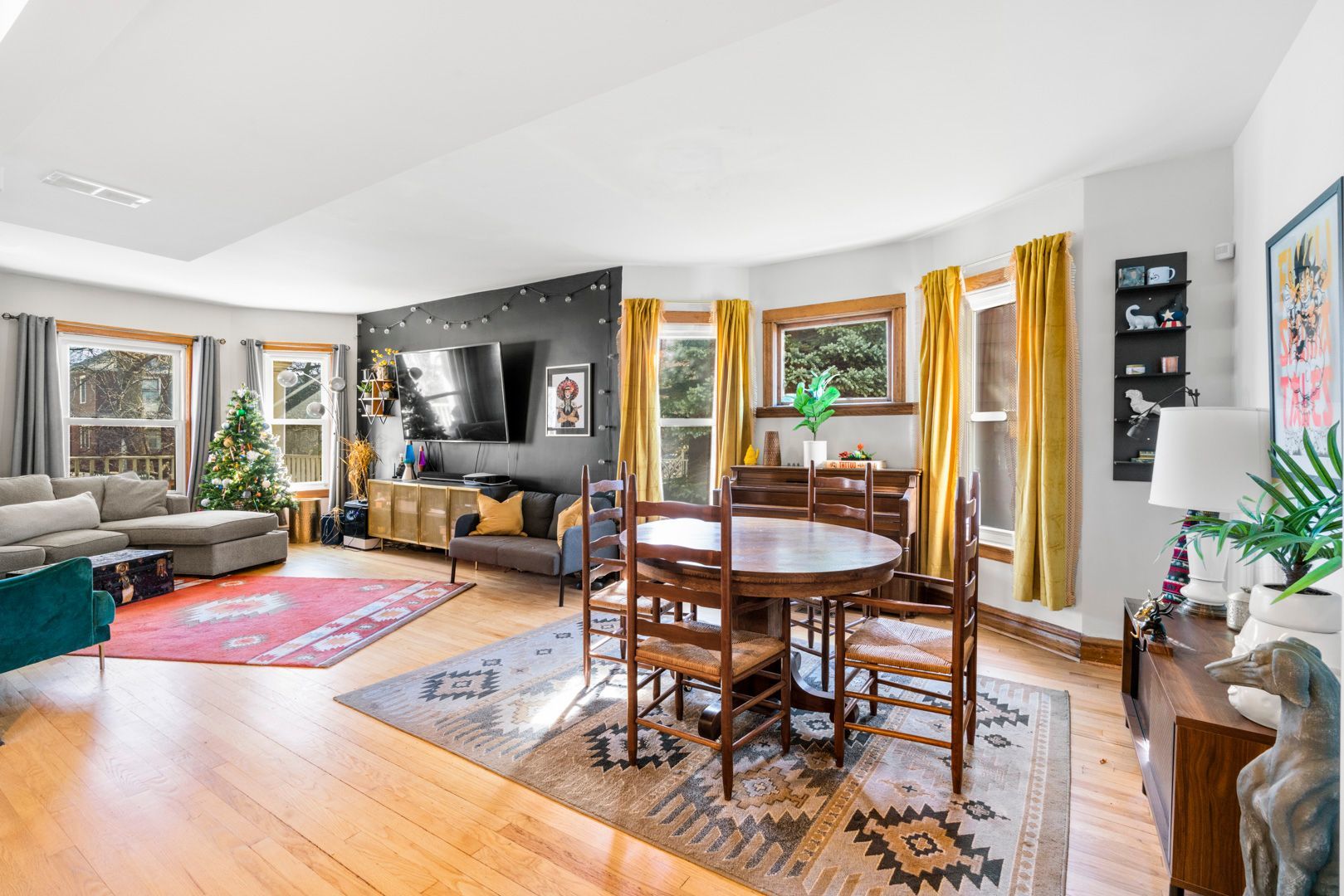 3738 N Monticello Avenue