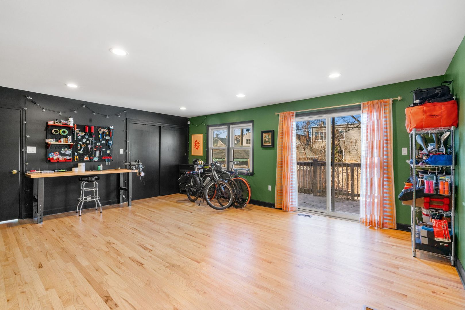 3738 N Monticello Avenue