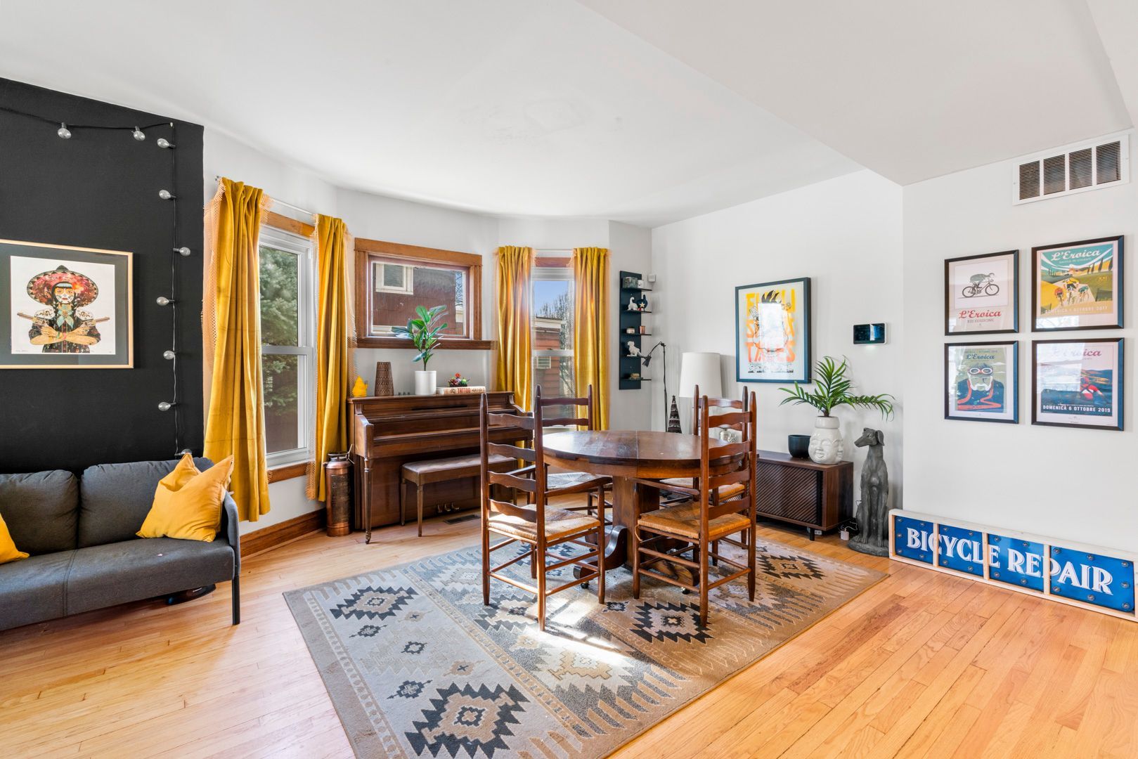 3738 N Monticello Avenue