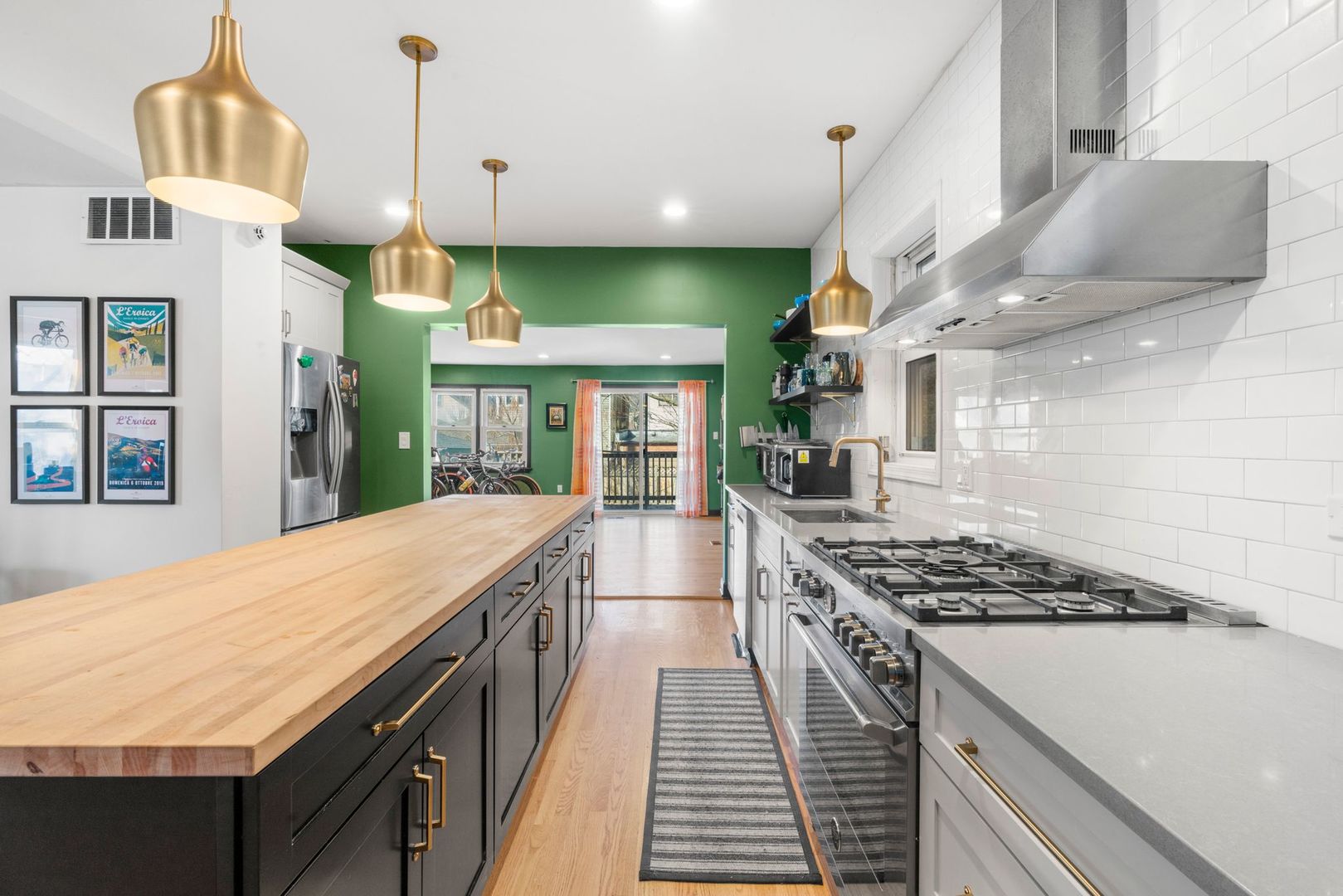 3738 N Monticello Avenue