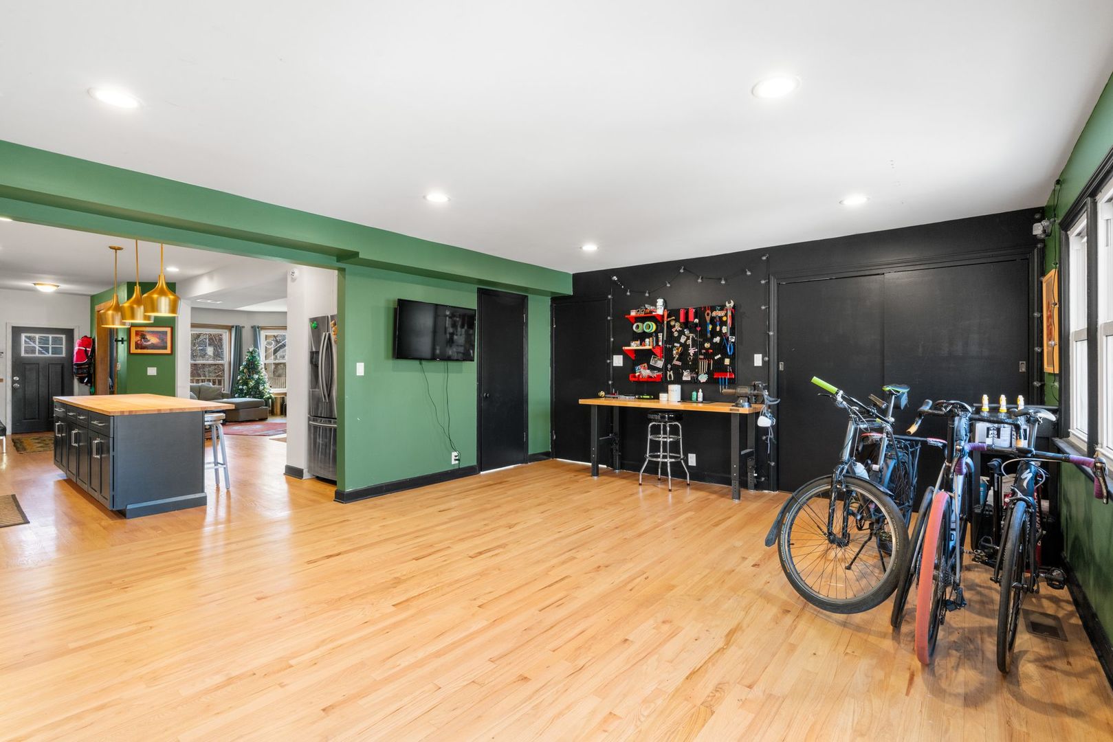 3738 N Monticello Avenue