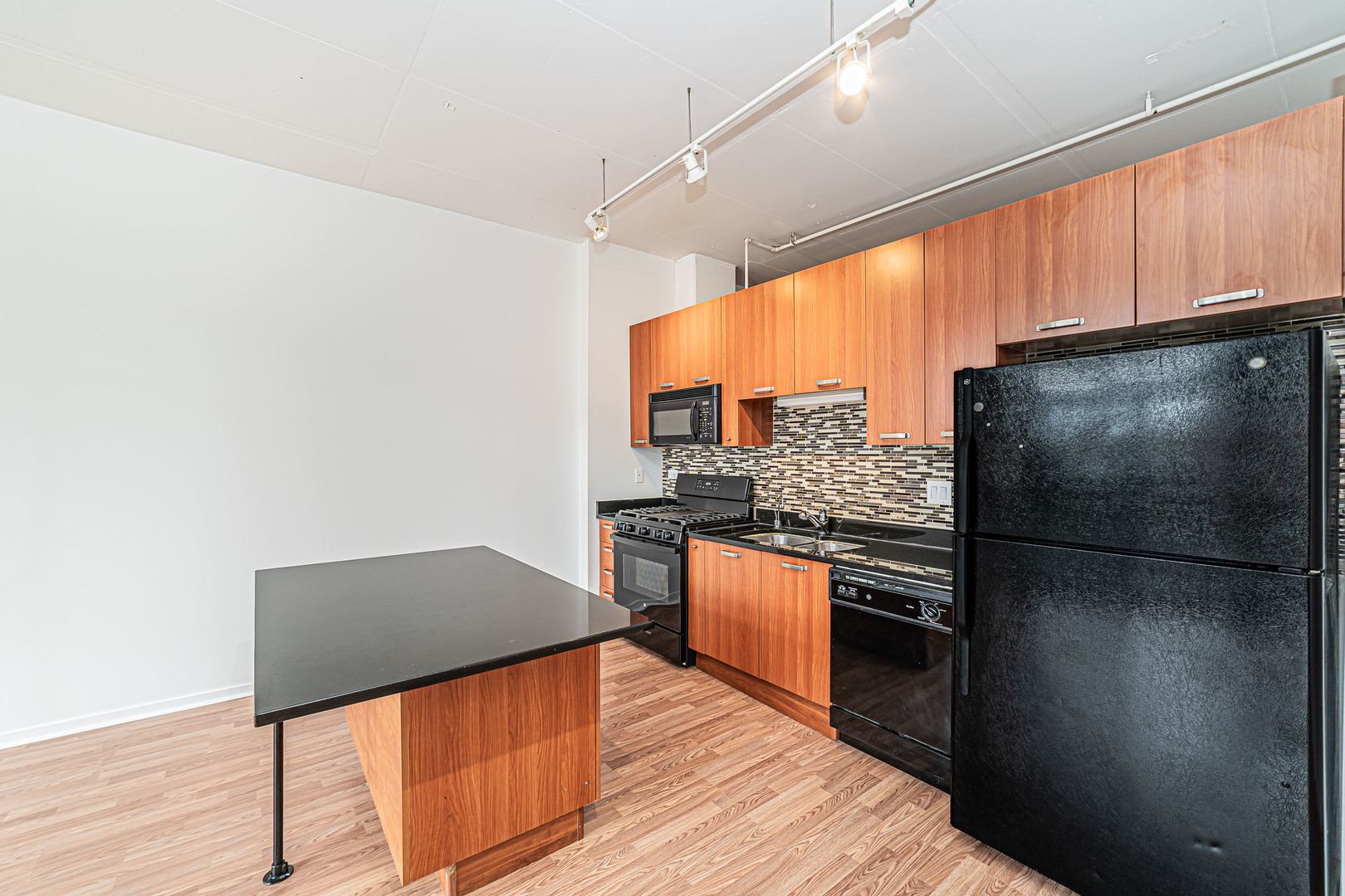 212 E CULLERTON Street Unit: 407