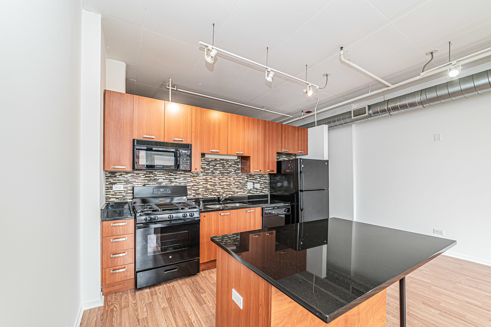 212 E CULLERTON Street Unit: 407