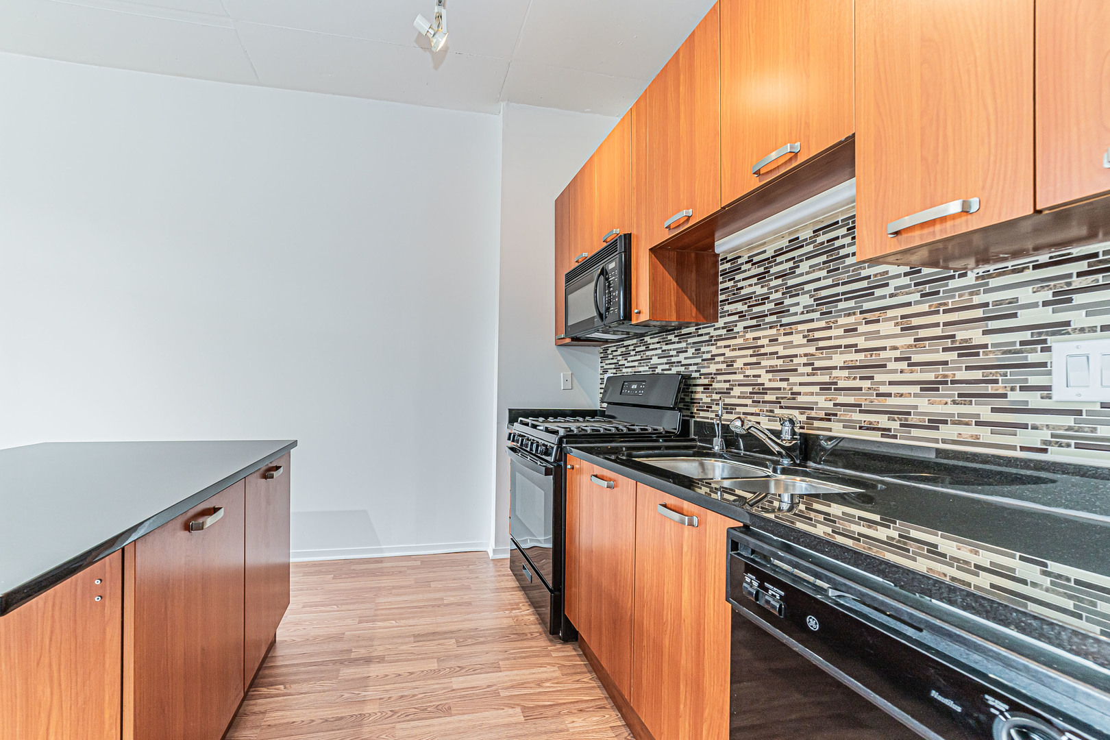 212 E CULLERTON Street Unit: 407