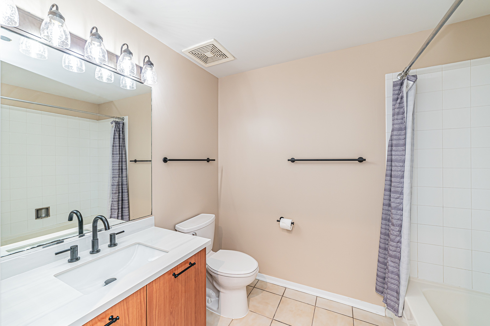 212 E CULLERTON Street Unit: 407