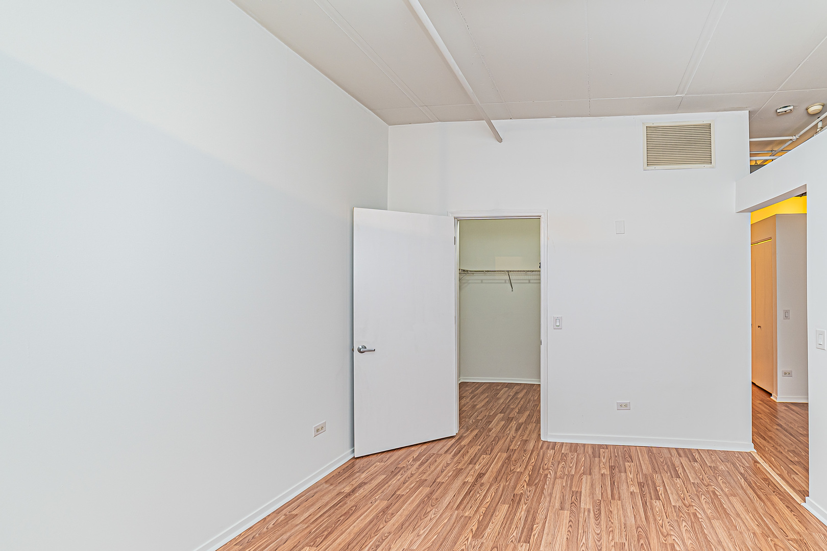 212 E CULLERTON Street Unit: 407