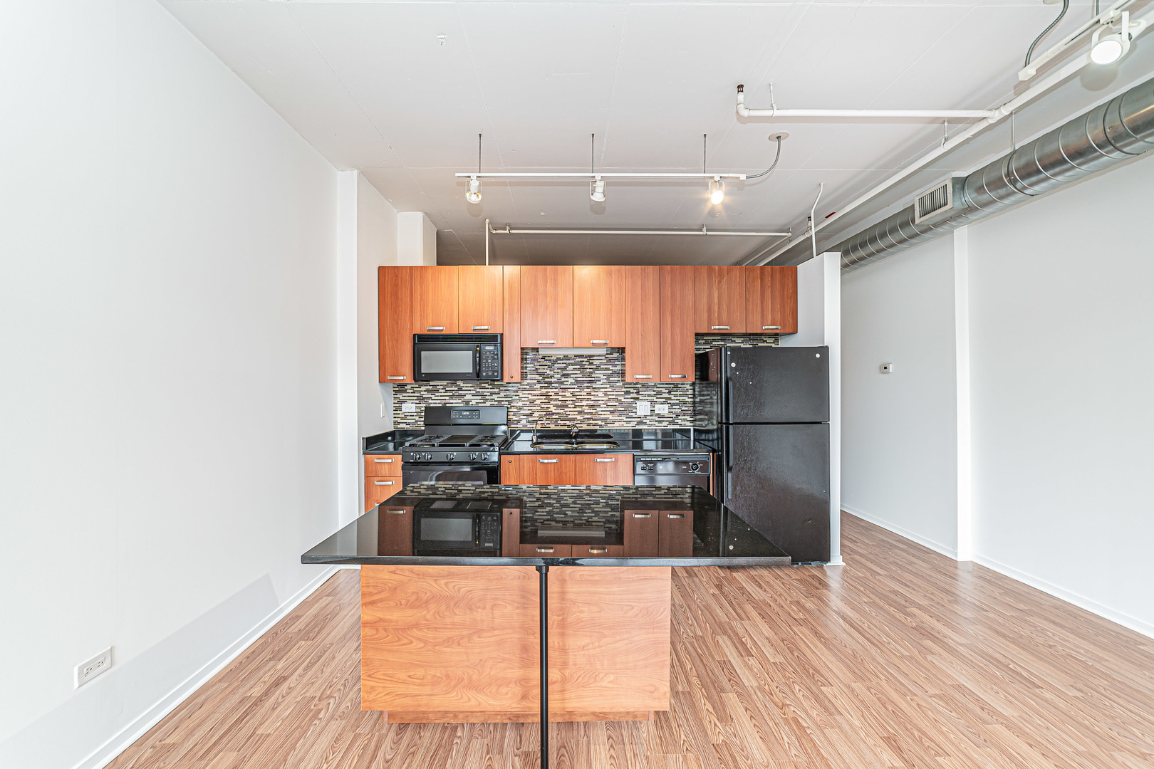 212 E CULLERTON Street Unit: 407