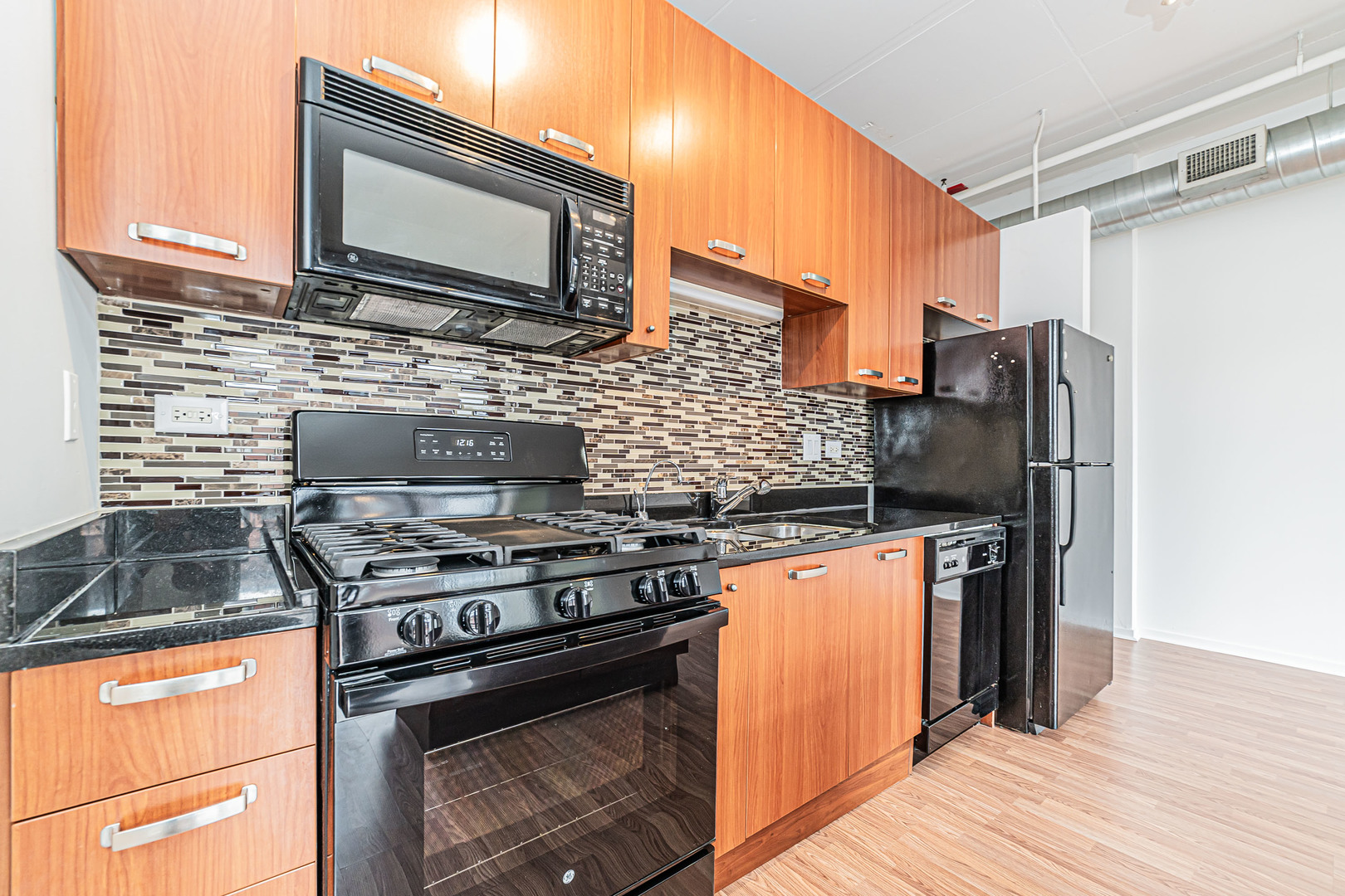 212 E CULLERTON Street Unit: 407