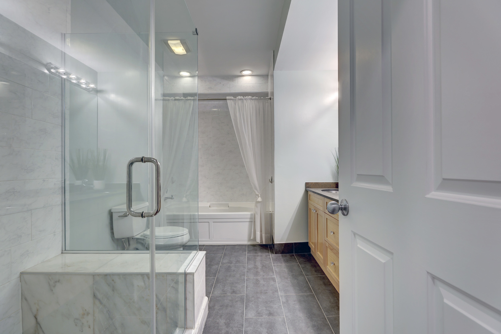 1424 W Grand Avenue Unit: 1