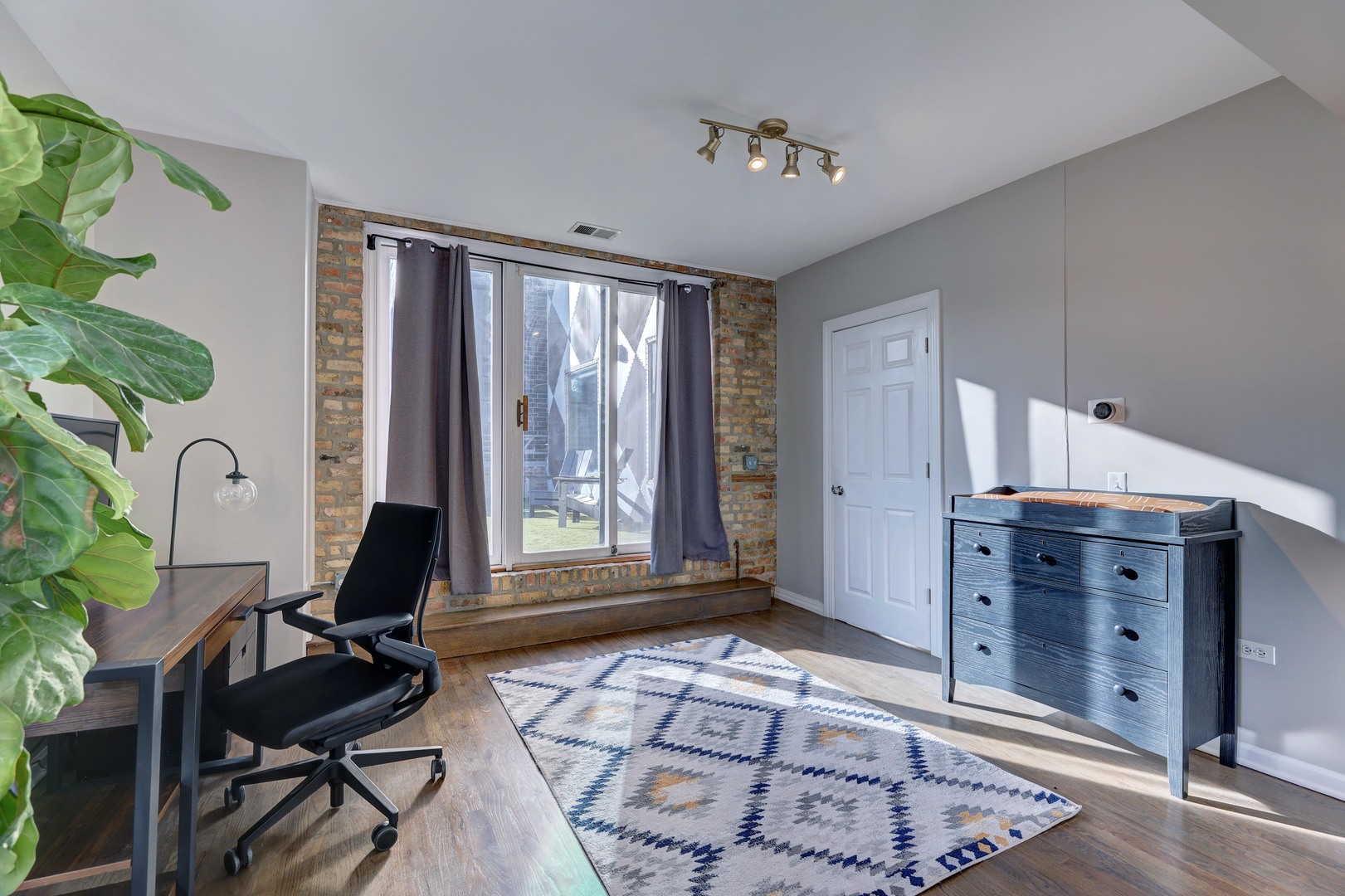 1424 W Grand Avenue Unit: 1