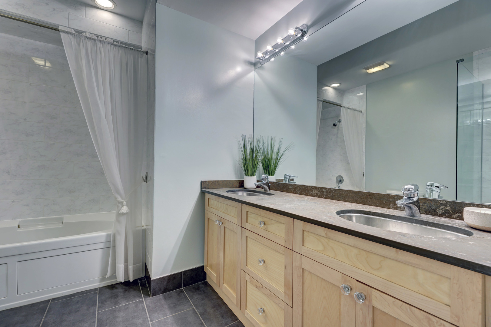 1424 W Grand Avenue Unit: 1