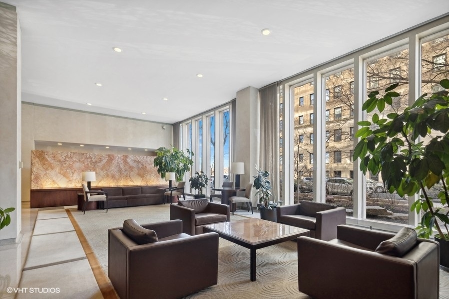 3550 N Lake Shore Drive Unit: 1825