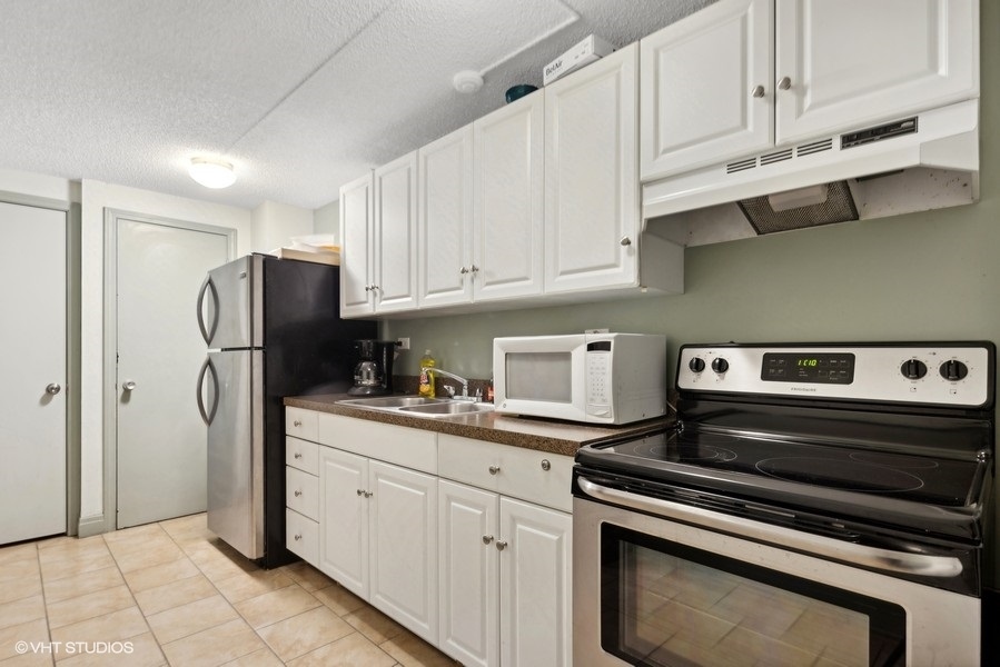 3550 N Lake Shore Drive Unit: 1825