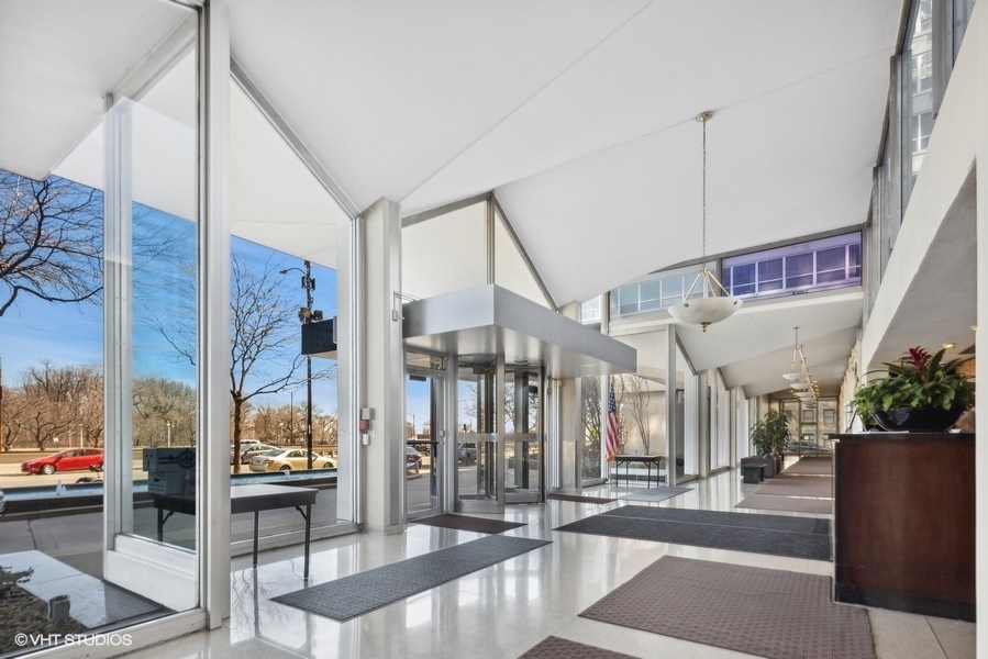 3550 N Lake Shore Drive Unit: 1825