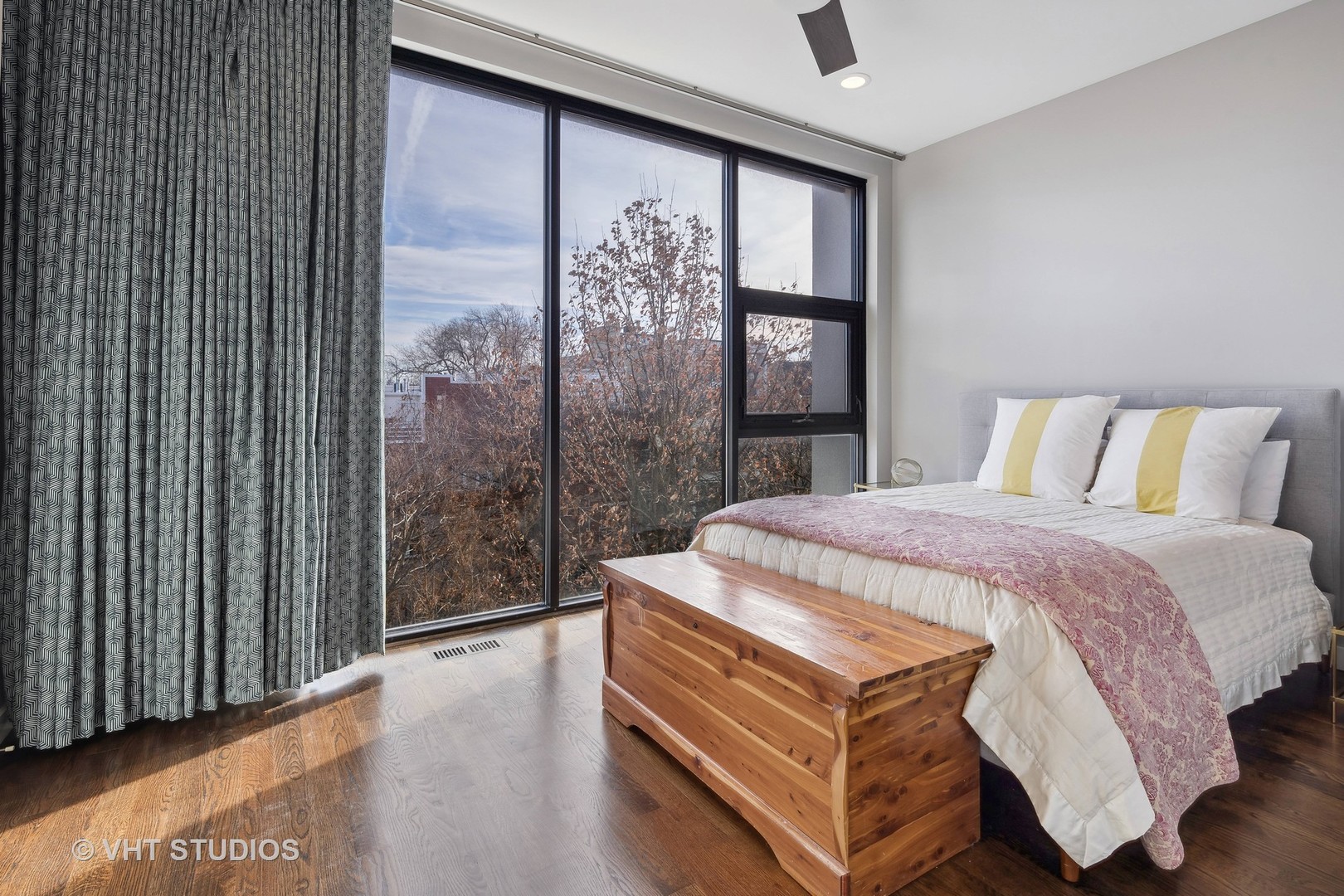 2320 N Hamilton Avenue Unit: 2