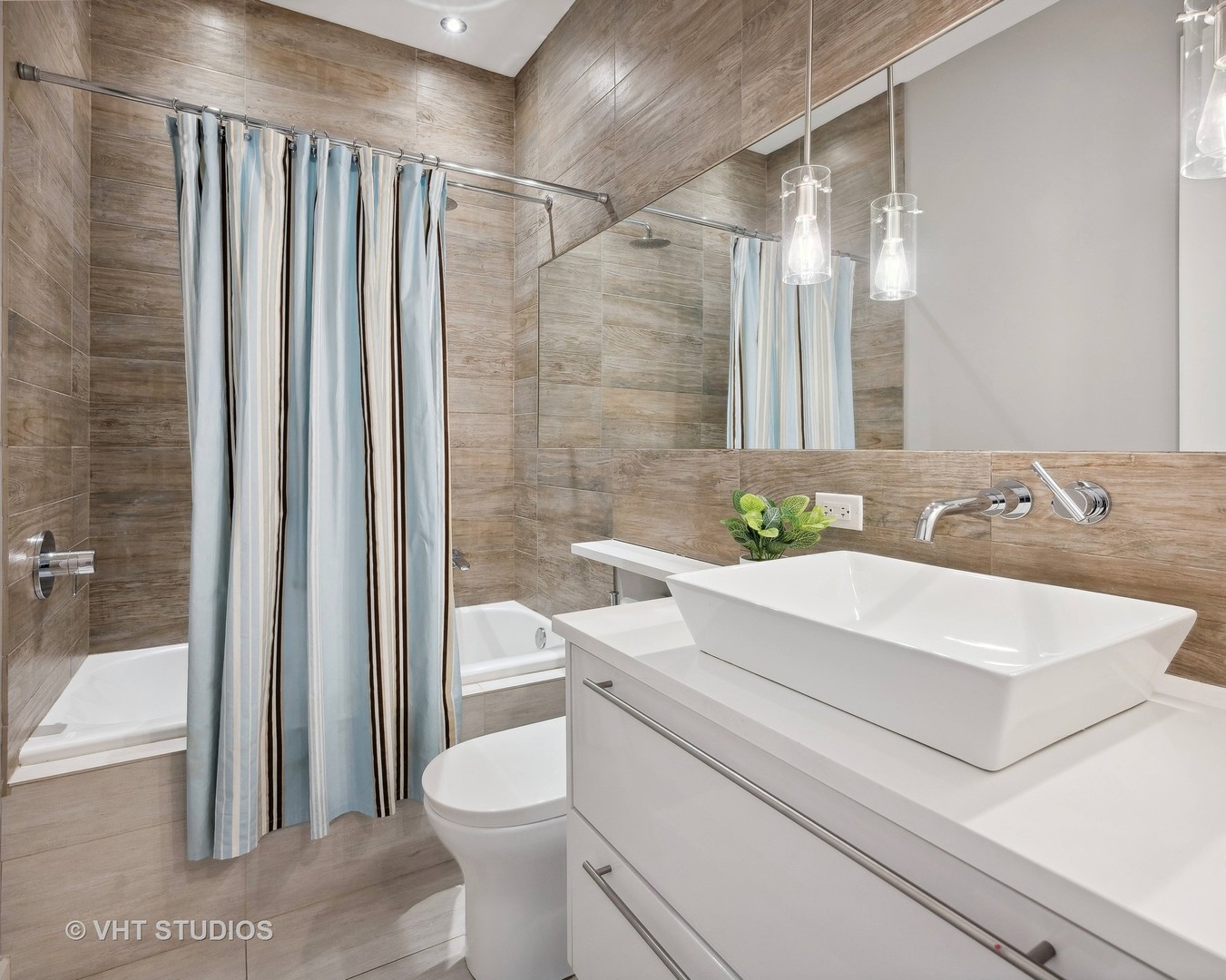 2320 N Hamilton Avenue Unit: 2