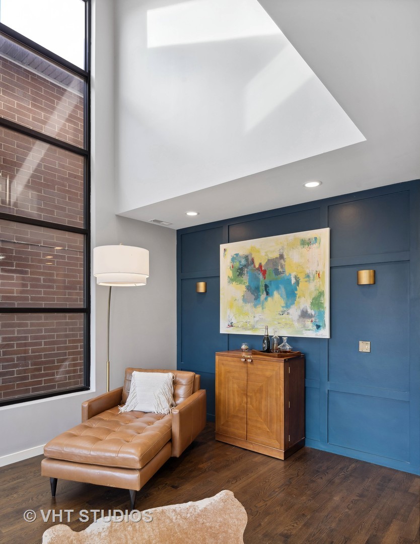 2320 N Hamilton Avenue Unit: 2