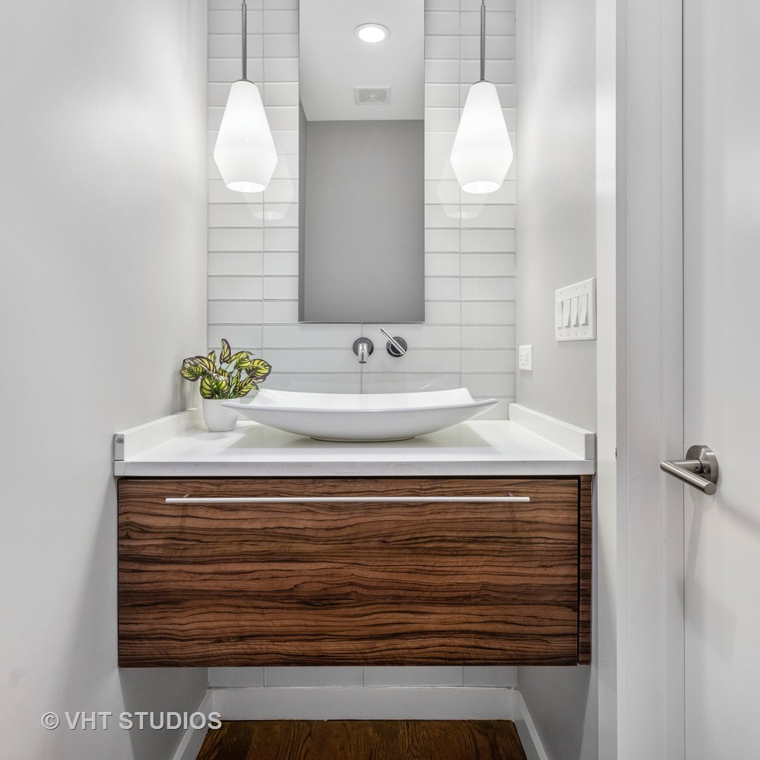 2320 N Hamilton Avenue Unit: 2