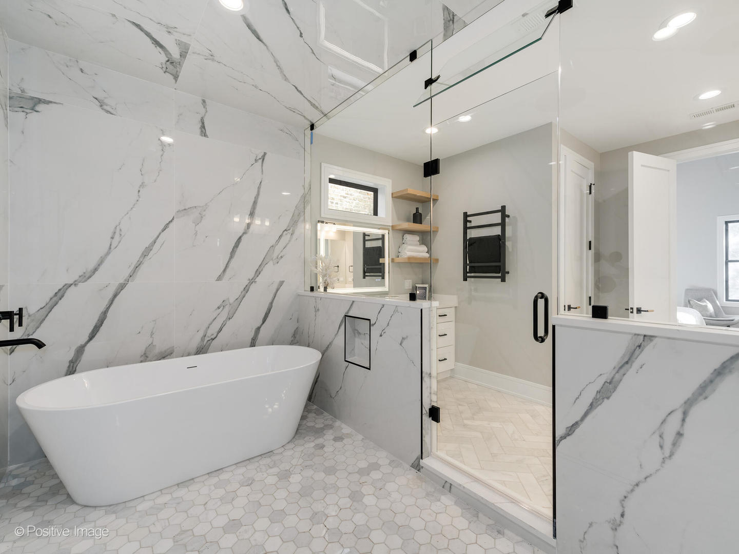 2520 W WILSON Avenue