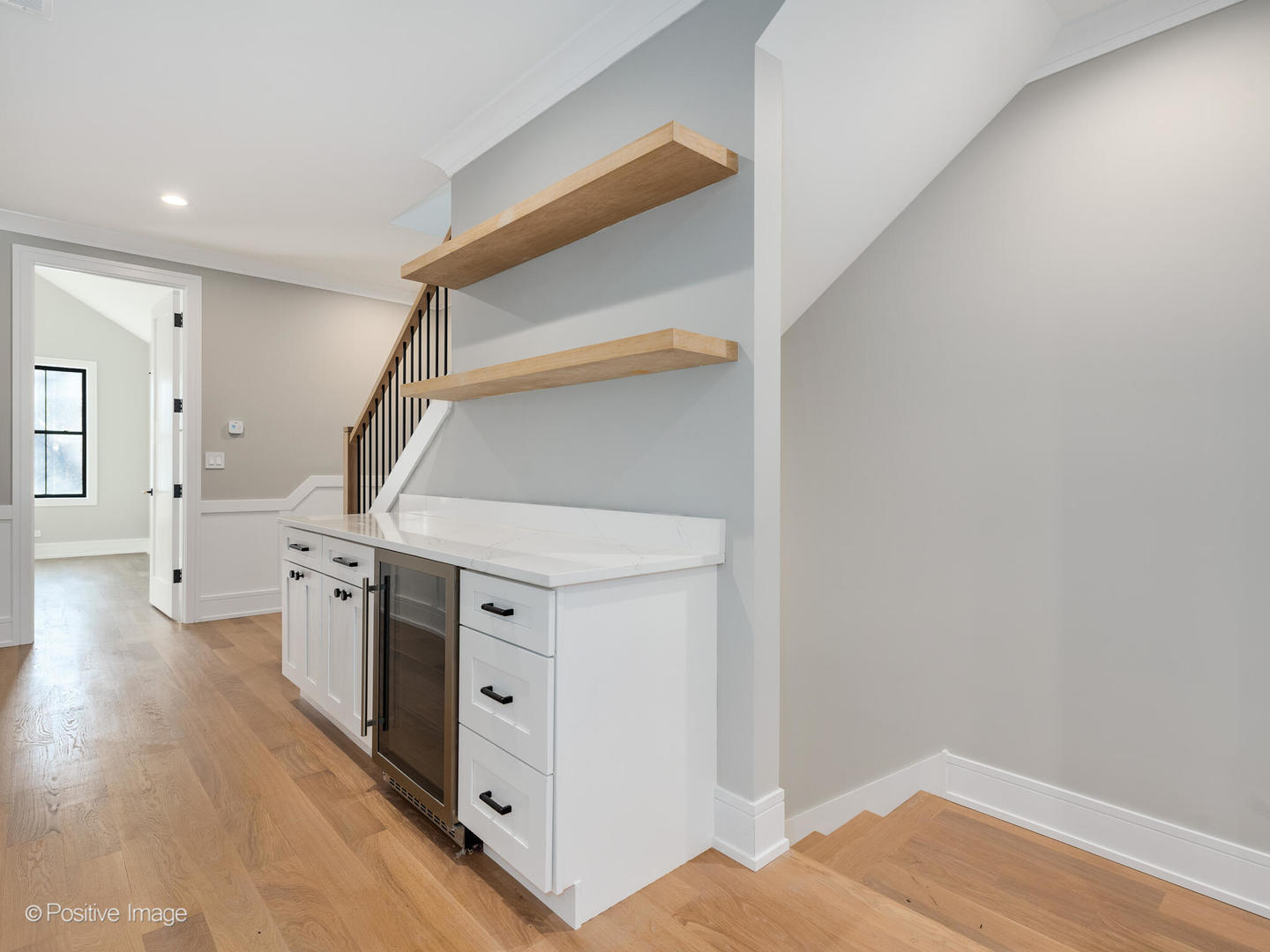 2520 W WILSON Avenue