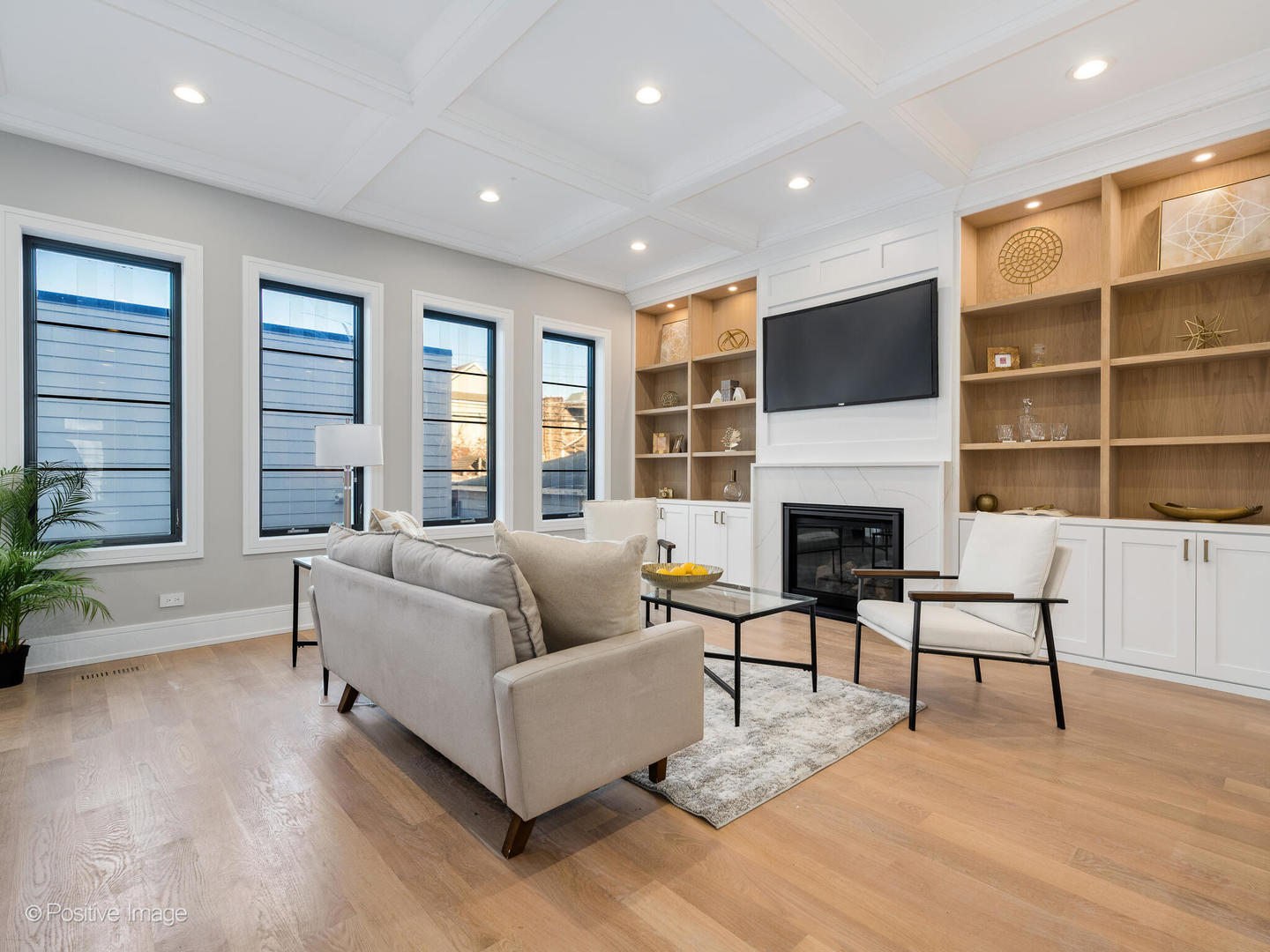 2520 W WILSON Avenue