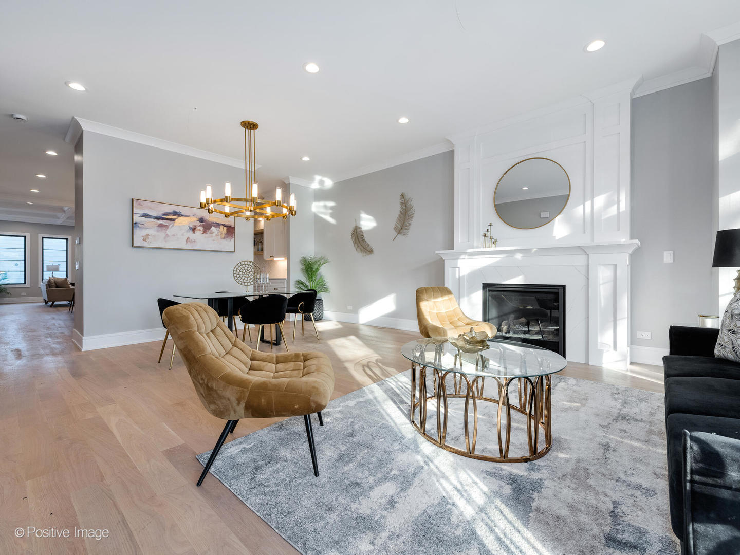 2520 W WILSON Avenue