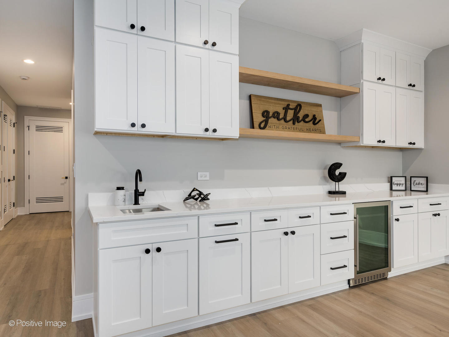 2520 W WILSON Avenue