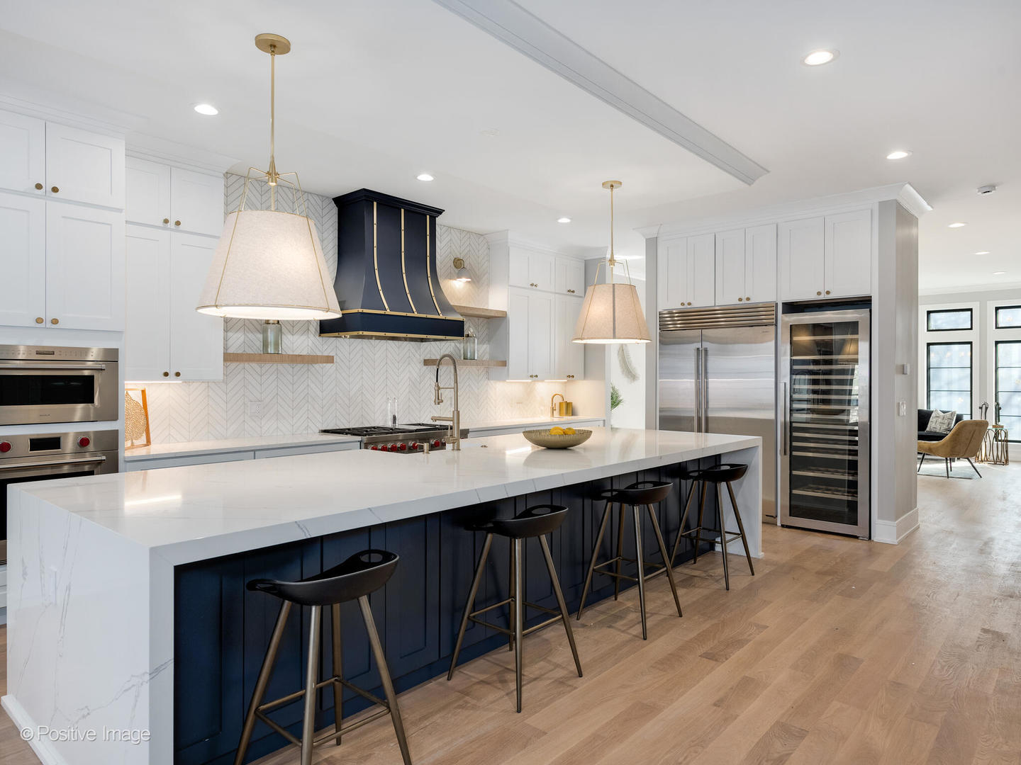 2520 W WILSON Avenue