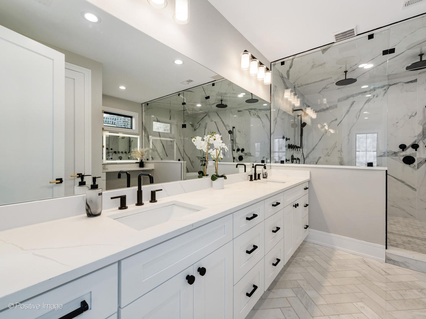 2520 W WILSON Avenue